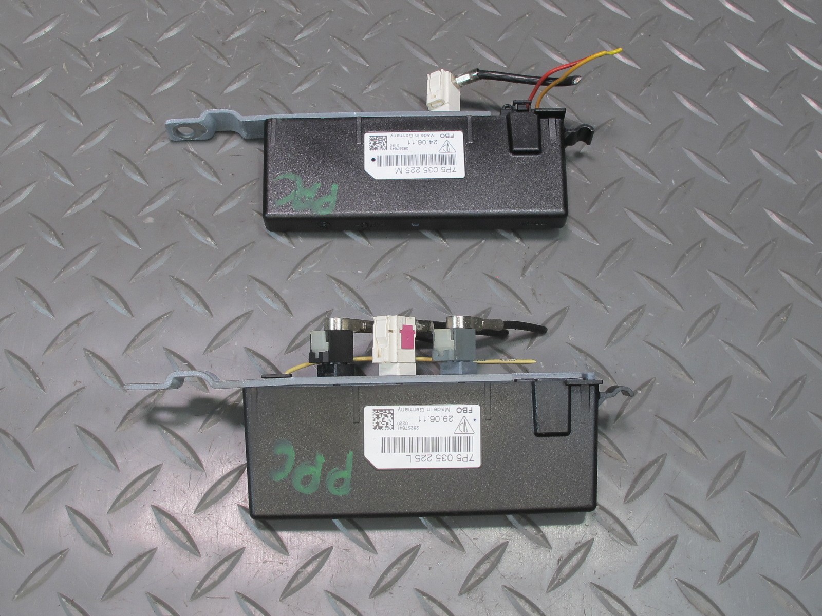 2011-2018 PORSCHE CAYENNE 958 REAR RIGHT LEFT RADIO ANTENNA AMPLIFIER MODULE SET