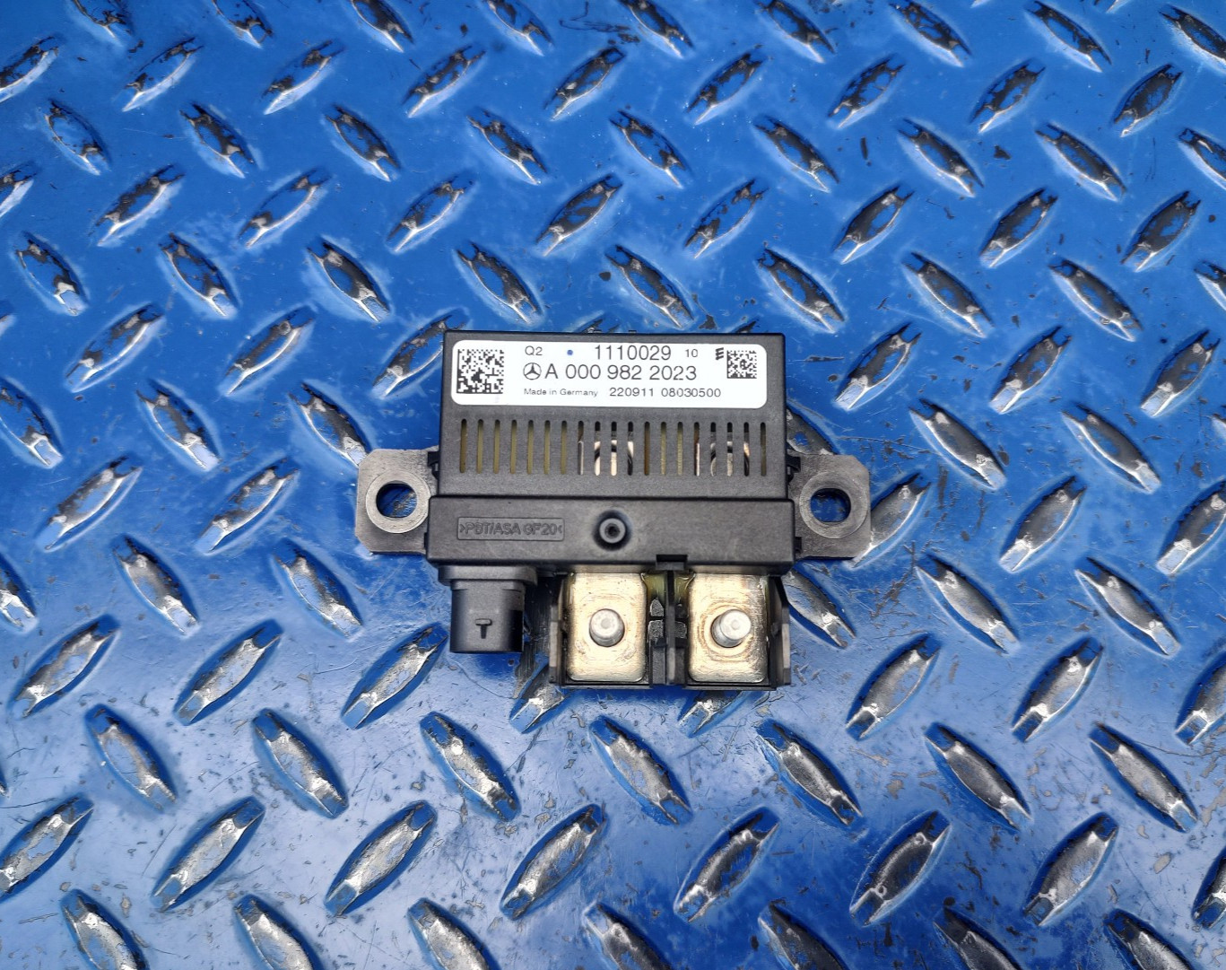 2007-2013 Mercedes W221 S550 S63 AMG Battery Control Module A0009822023 OEM