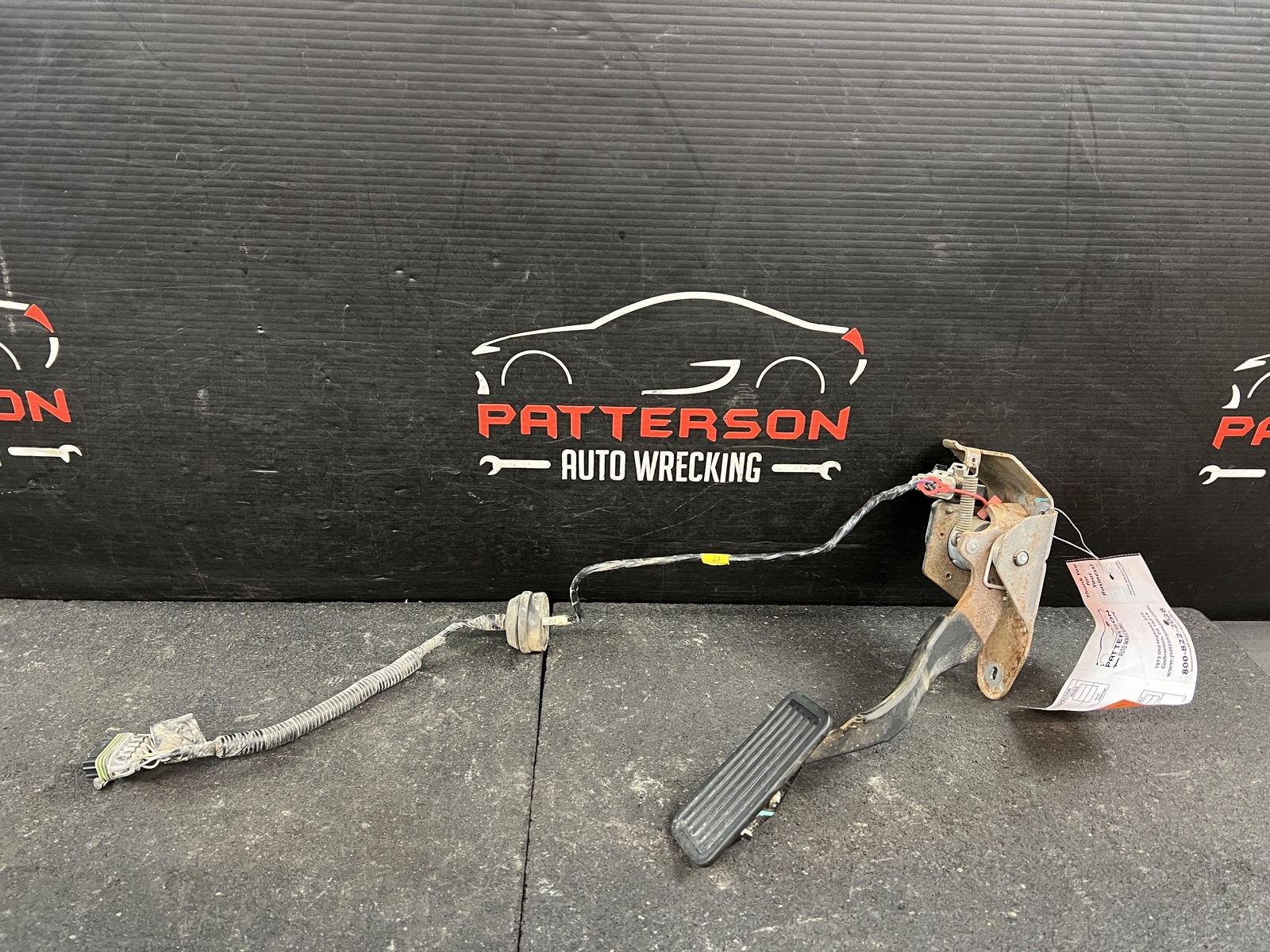 2005 GMC SIERRA 2500 GAS PEDAL WITH WIRE ONLY