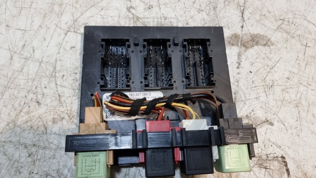 Skoda Octavia Body Control Module BCM 1.8 Petrol 2011 MK2 Facelif OEM 1K0937084D