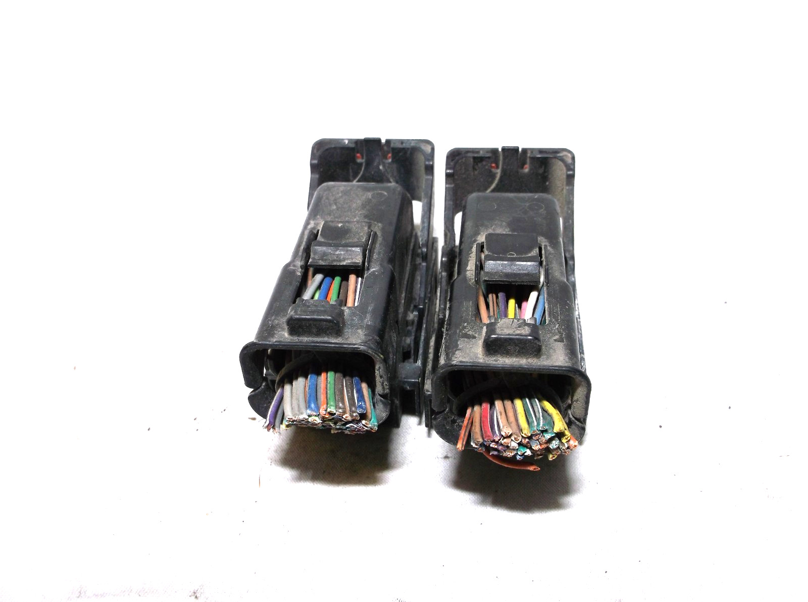 CONNECTORS.PLUGS.PIGTAILS FOR 09-10 SIERRA/SILVERADO/YUKON/ ENGINE COMPUTER