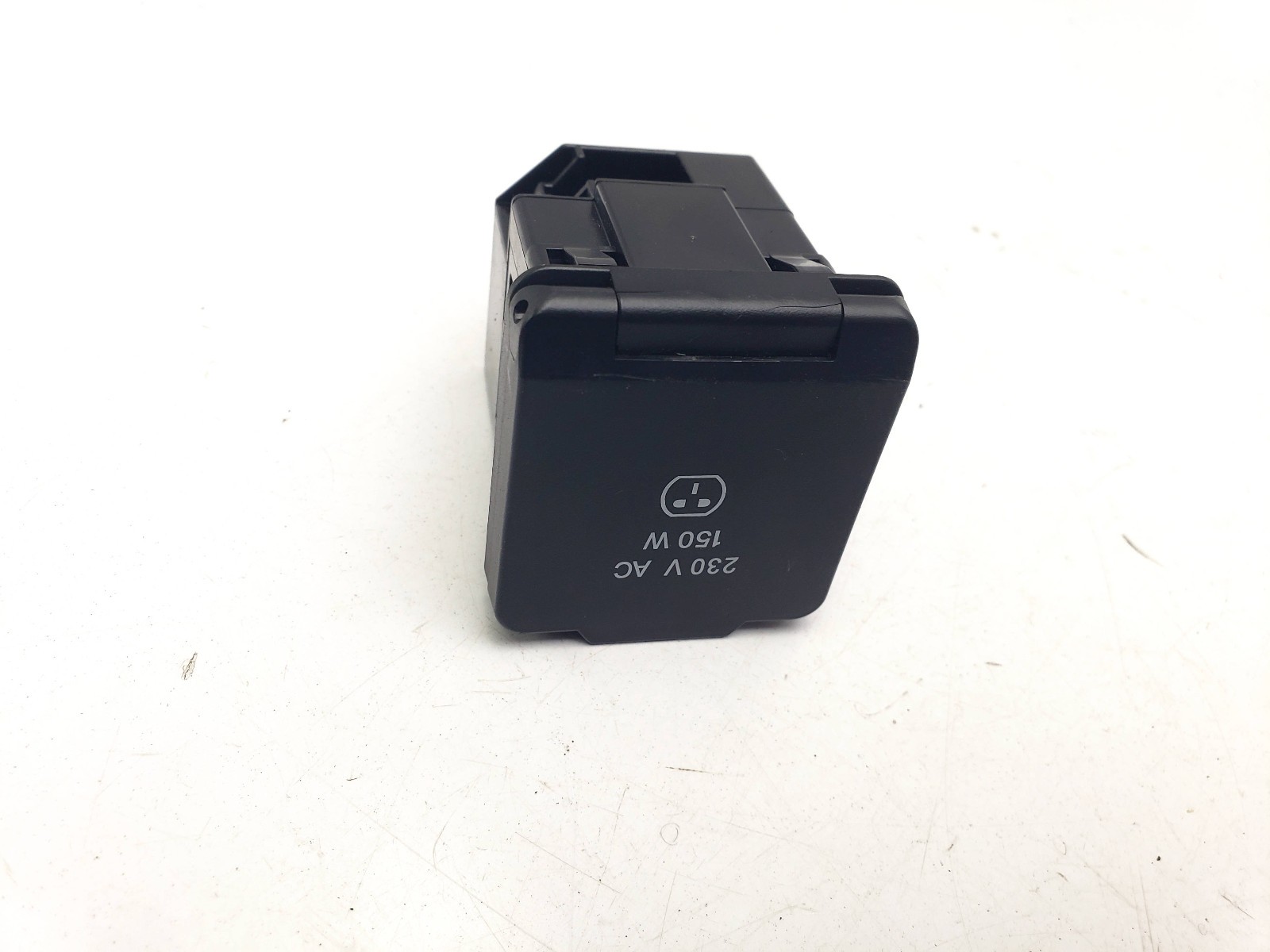 JEEP CHEROKEE KL MK5 POWER SOCKET OUTLET 68141872AA 2014