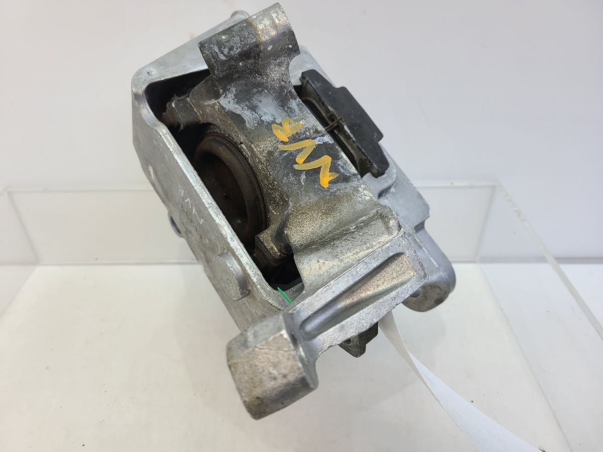 Volvo XC40 Right Engine Mount 32139919