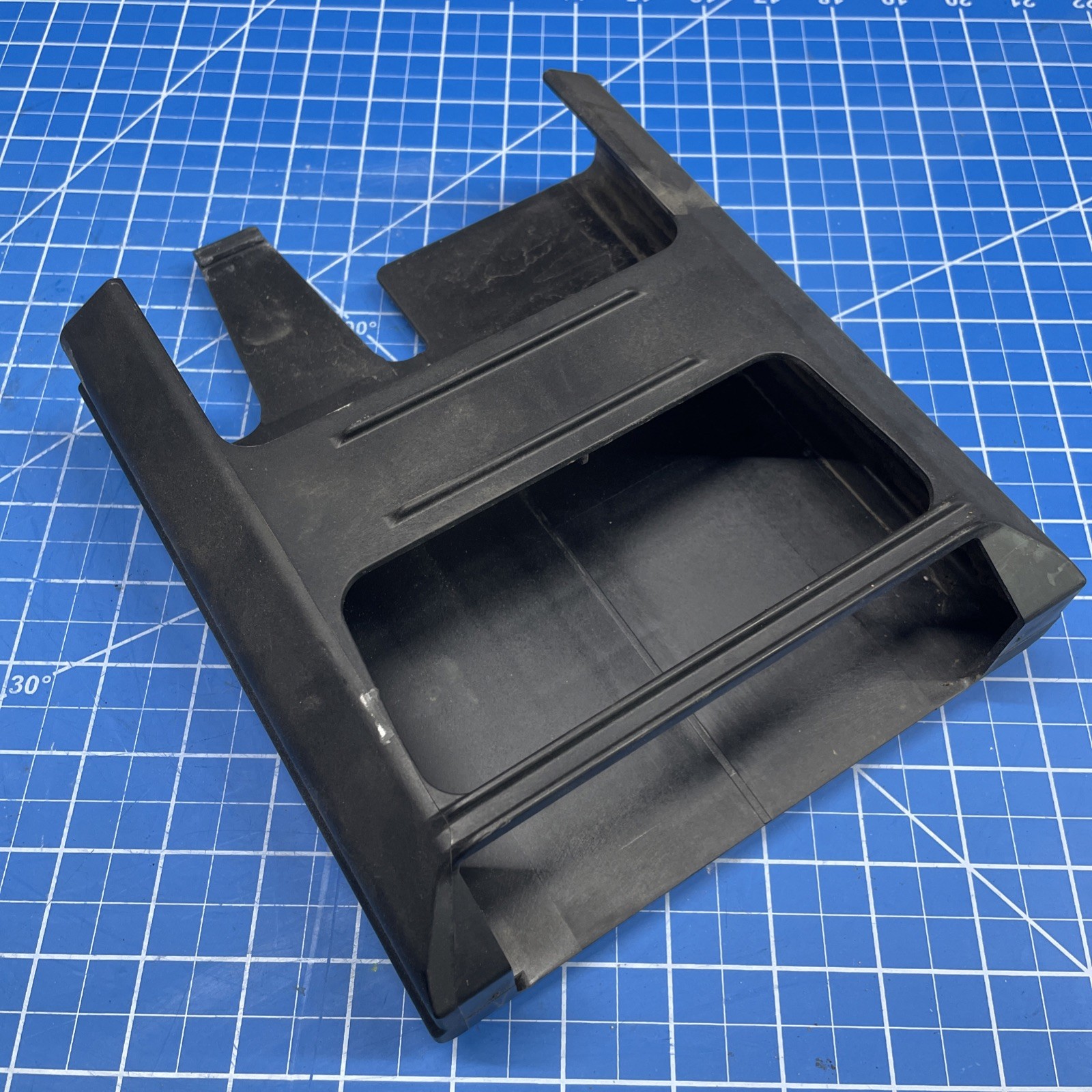 2013 2016 CHEVY MALIBU ENGINE COMPUTER ECU ECM PLASTIC HOLDER MOUNT BRACKET