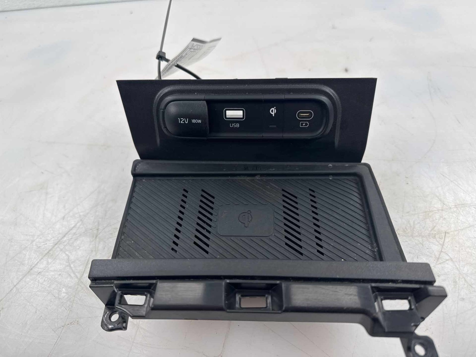2023 – 2025 Kia Sportage Center Console Wireless Charger Pad W/ USB Port OEM