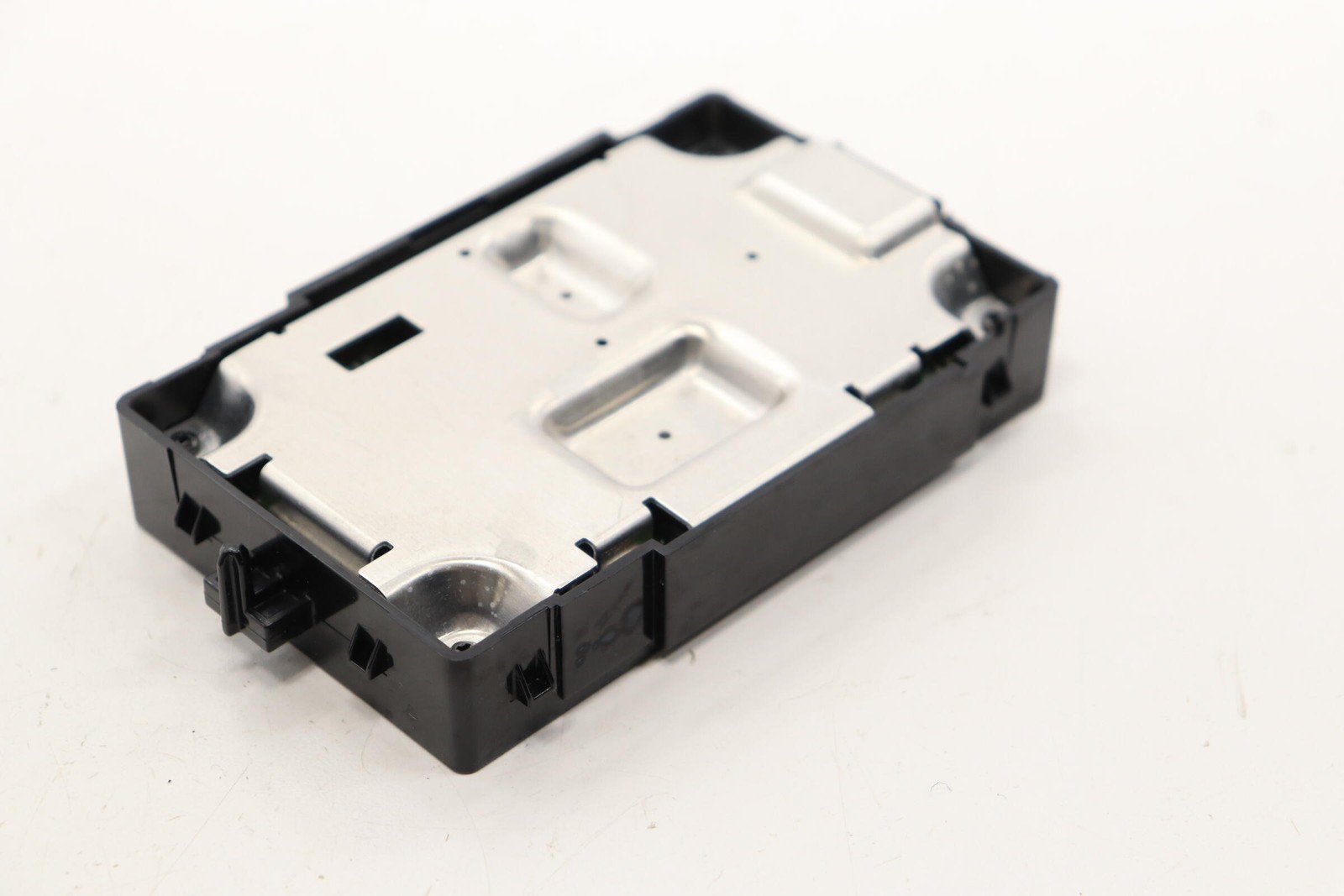 2021 – 2026 POLESTAR 2 WIRELESS PHONE CHARGING CONTROL MODULE UNIT OEM 32264740