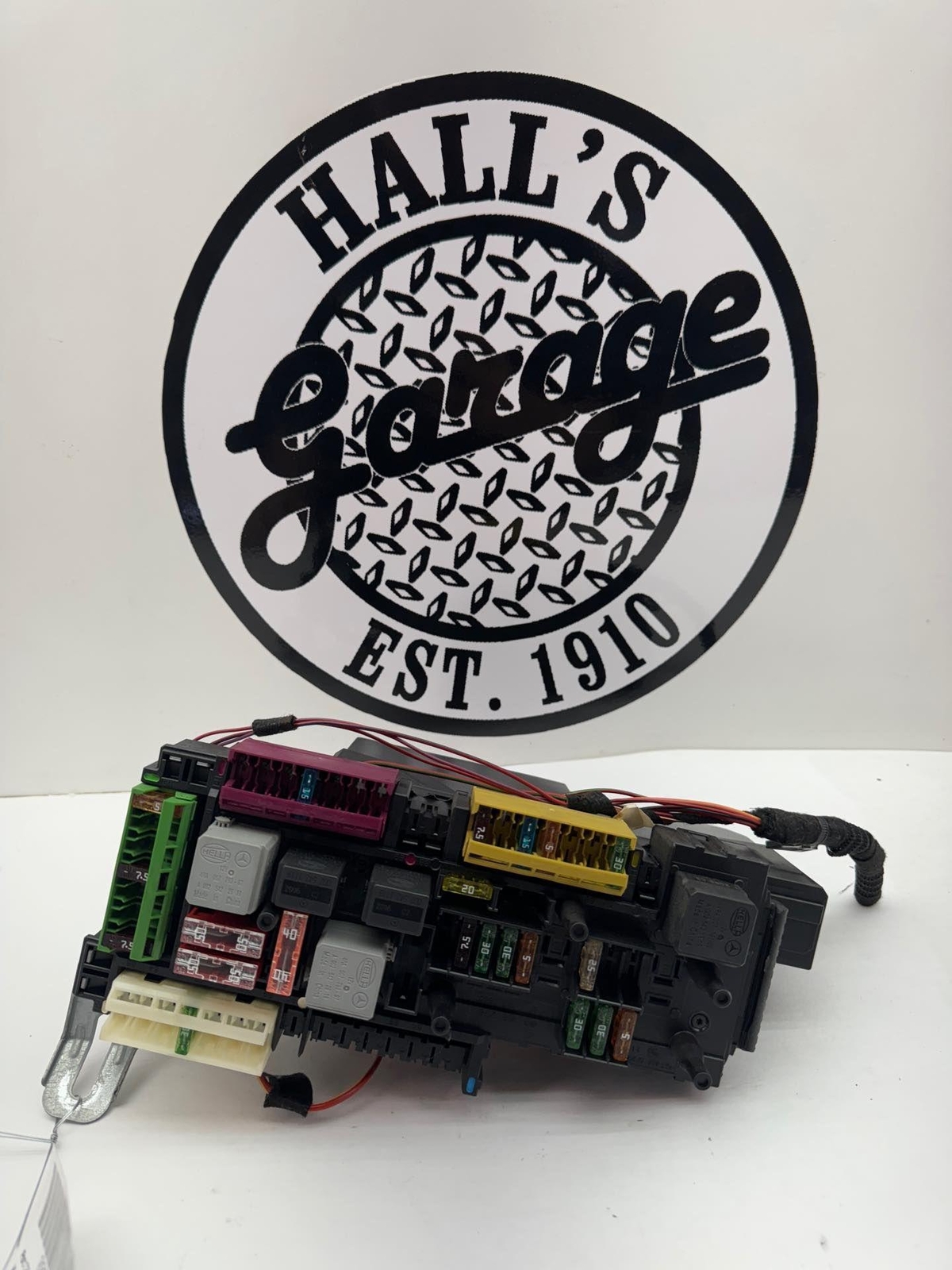 Mercedes Benz C250 BCM SAM Trunk Mounted Fuse Box 2011 2012 2013 2014 2015