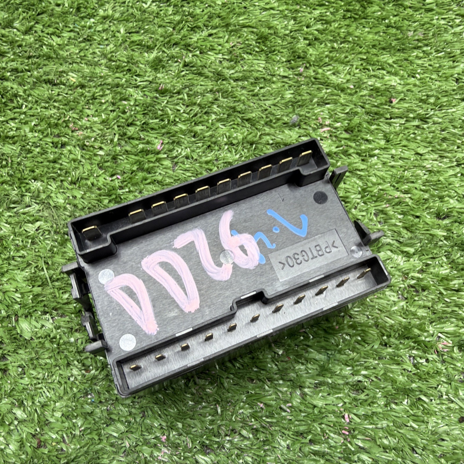 00- 03 MITSUBISHI ECLIPSE GALANT FRONT ECU RELAY UNIT COMPUTER MR563000