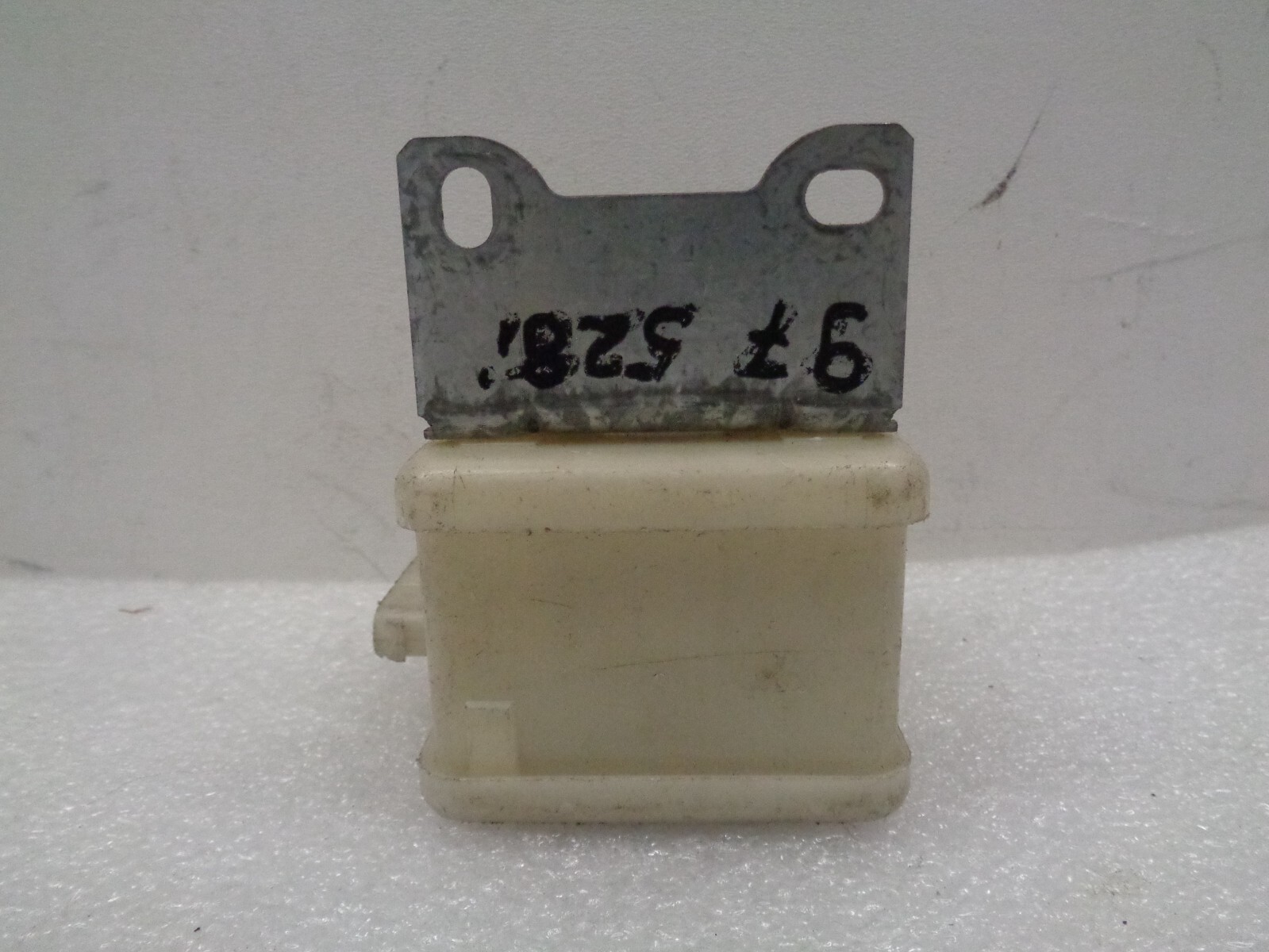 1997-1998 BMW 528i E39 Trunk Inclination Module 65.75-8 367 604 OEM DK801273