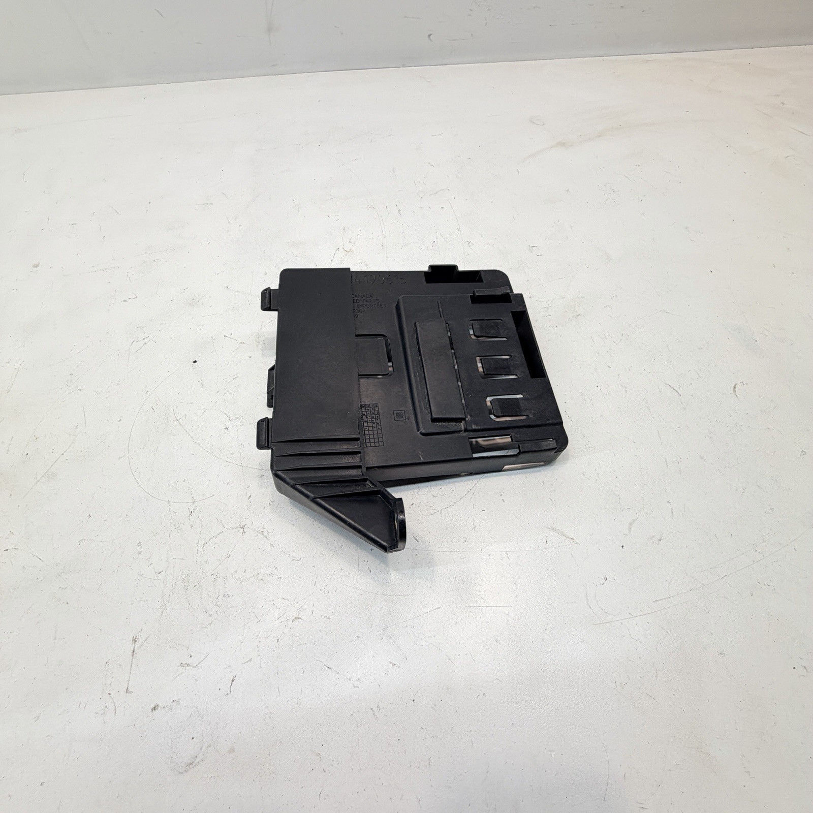 2018 – 2025 CHEVROLET MALIBU 1.5L ENGINE COMPUTER MODULE HOLDER 84190615 OEM