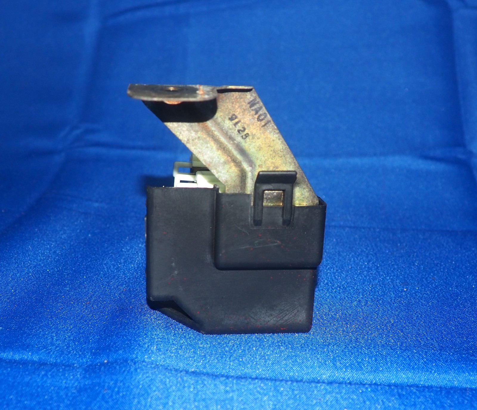 1990-1997 Mazda MX-5 Miata Engine Bay Fuse Relay Bracket OEM W/Warranty