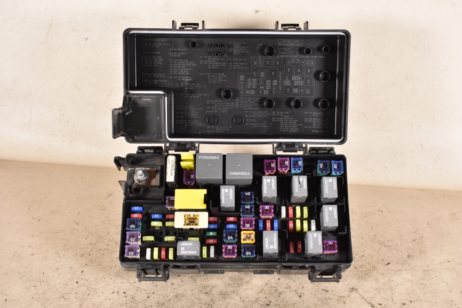 14 CARAVAN TOWN&COUNTRY ENGINE BAY FUSE BOX TIPM 68217405AB OEM