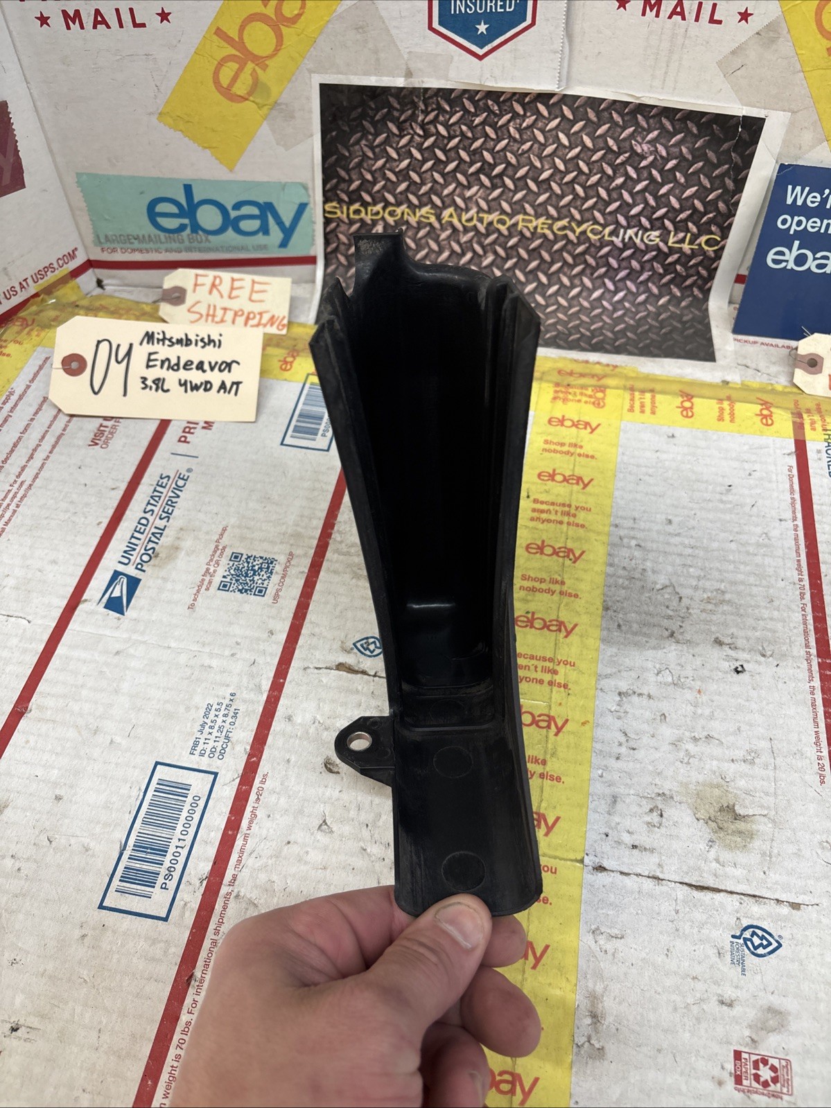 04-11 MITSUBISHI ENDEAVOR ECU ECM COVER SHIELD ENGINE COMPUTER TRIM # MR985118