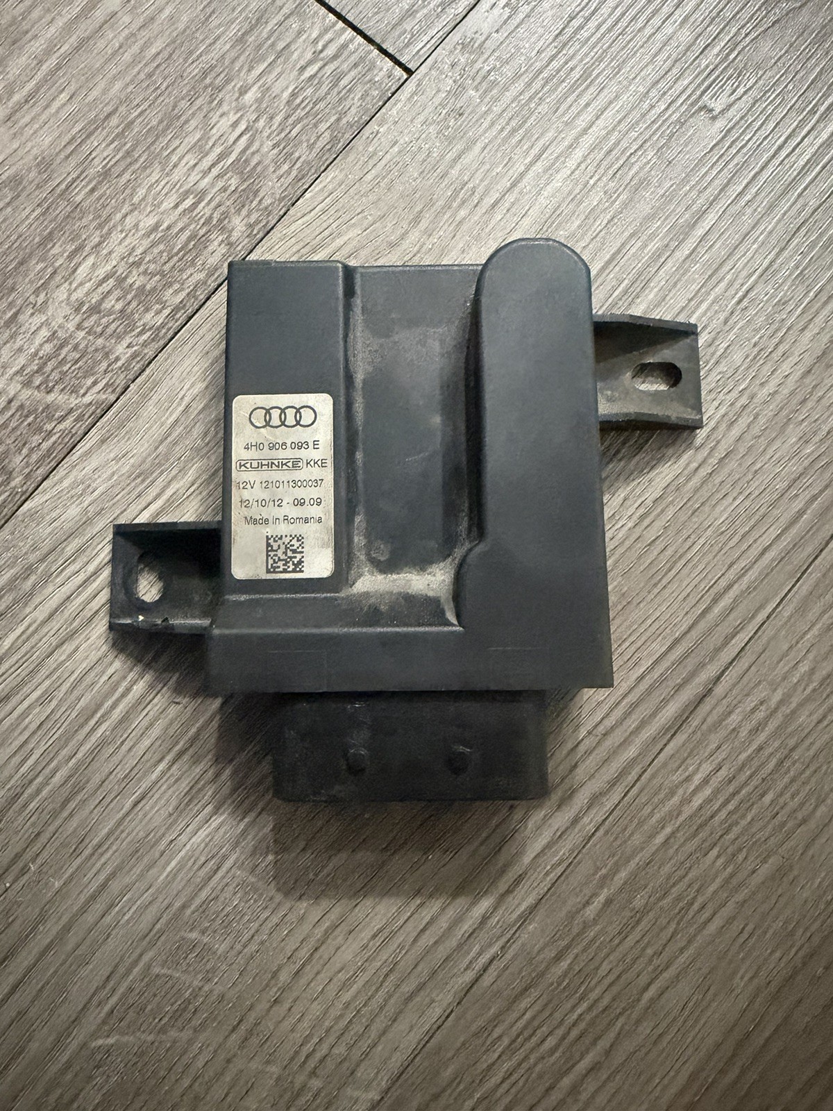 2011 2012 2013 2014 Audi Q7 A8 S8 Fuel Pump Control Module 4H0906093E