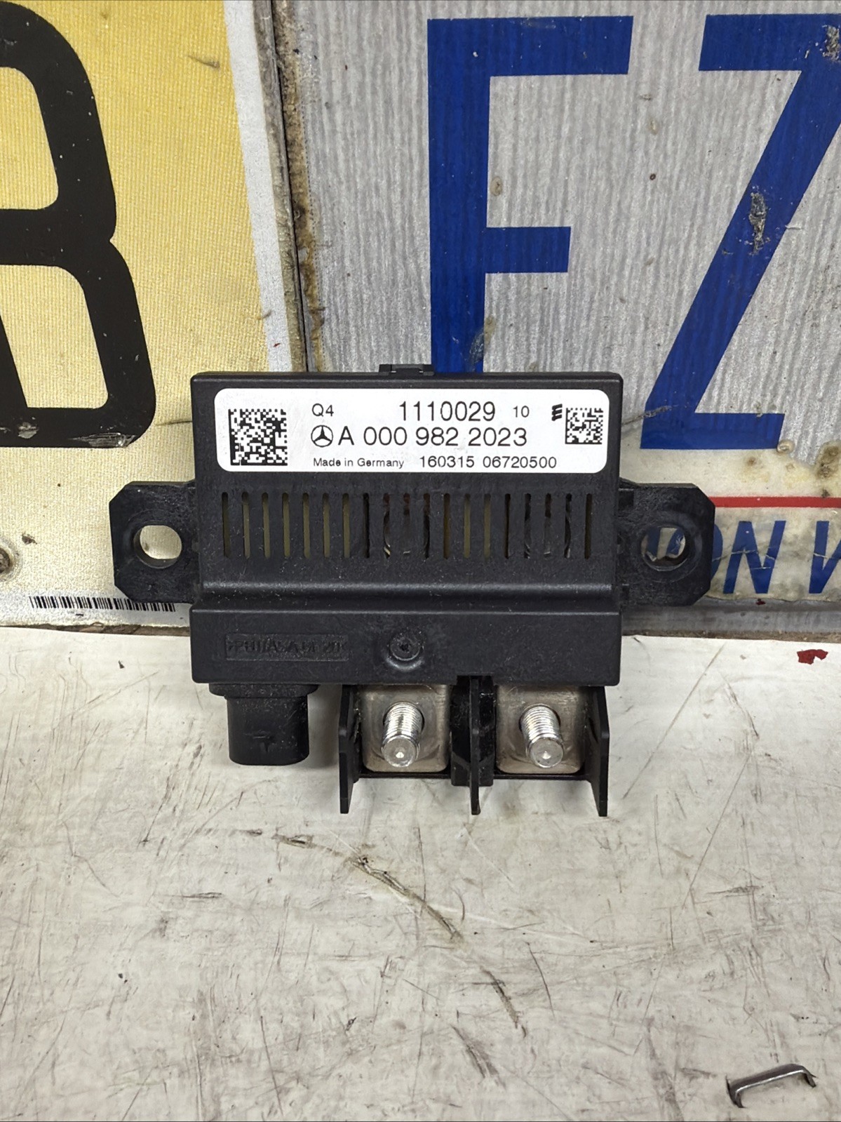 14-19 Mercedes CLA250 BATTERY MONITORING CONTROL MODULE RELAY OEM 0009822023