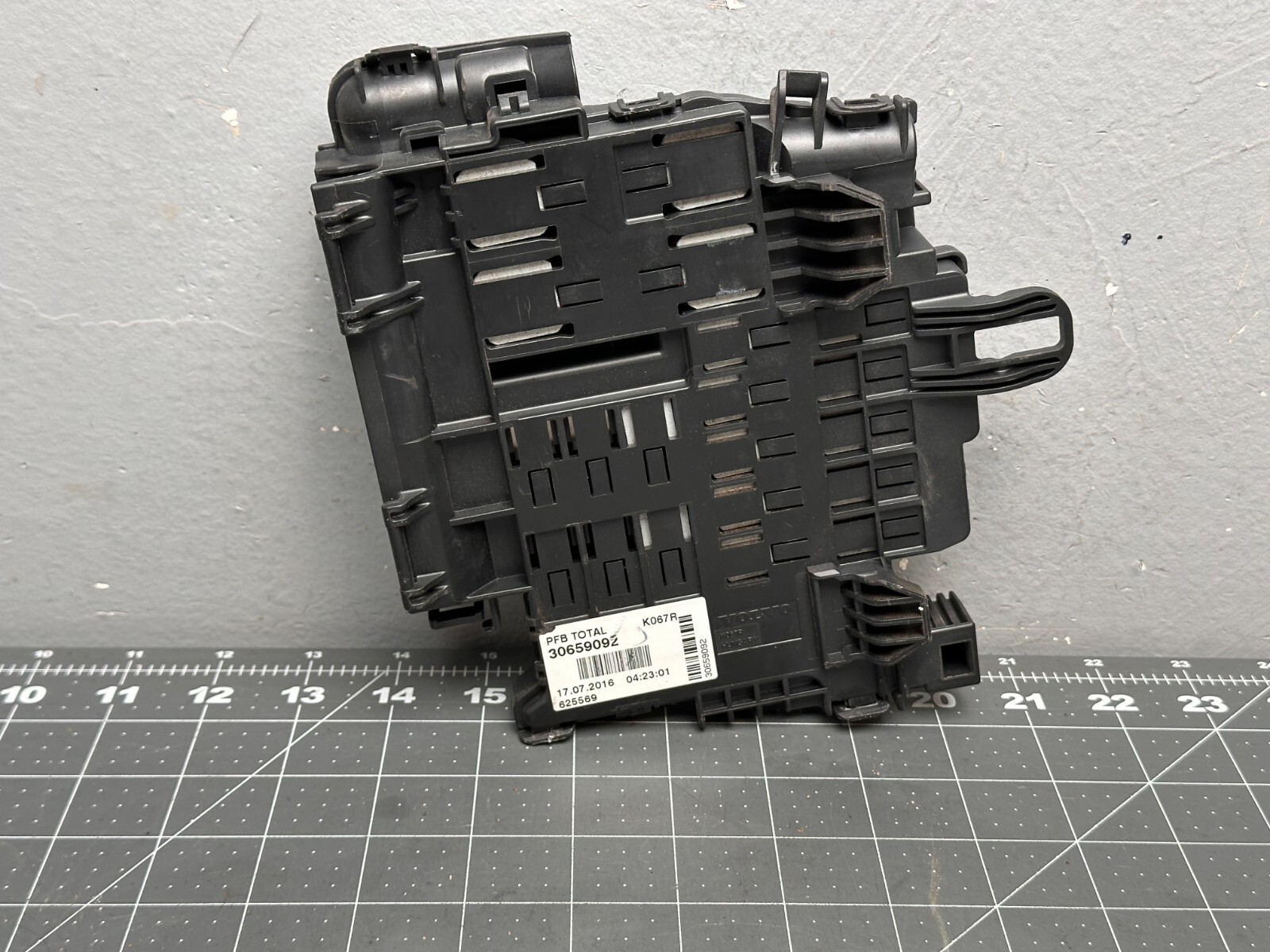 15-18 Volvo S60 T5 2.0L ENGINE BAY CONTROL MODULE OEM 30659092