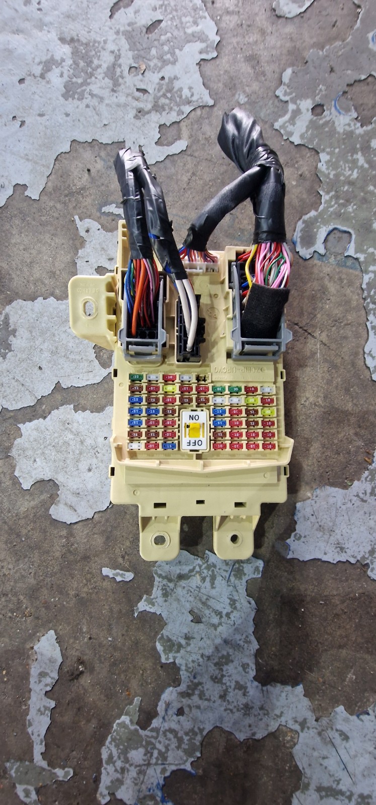 KIA NIRO FUSE RELAY BOX 91950-Q4080 AUTO SUV 2021 NIRO 2 EV ELECTRIC FUSE RELAY