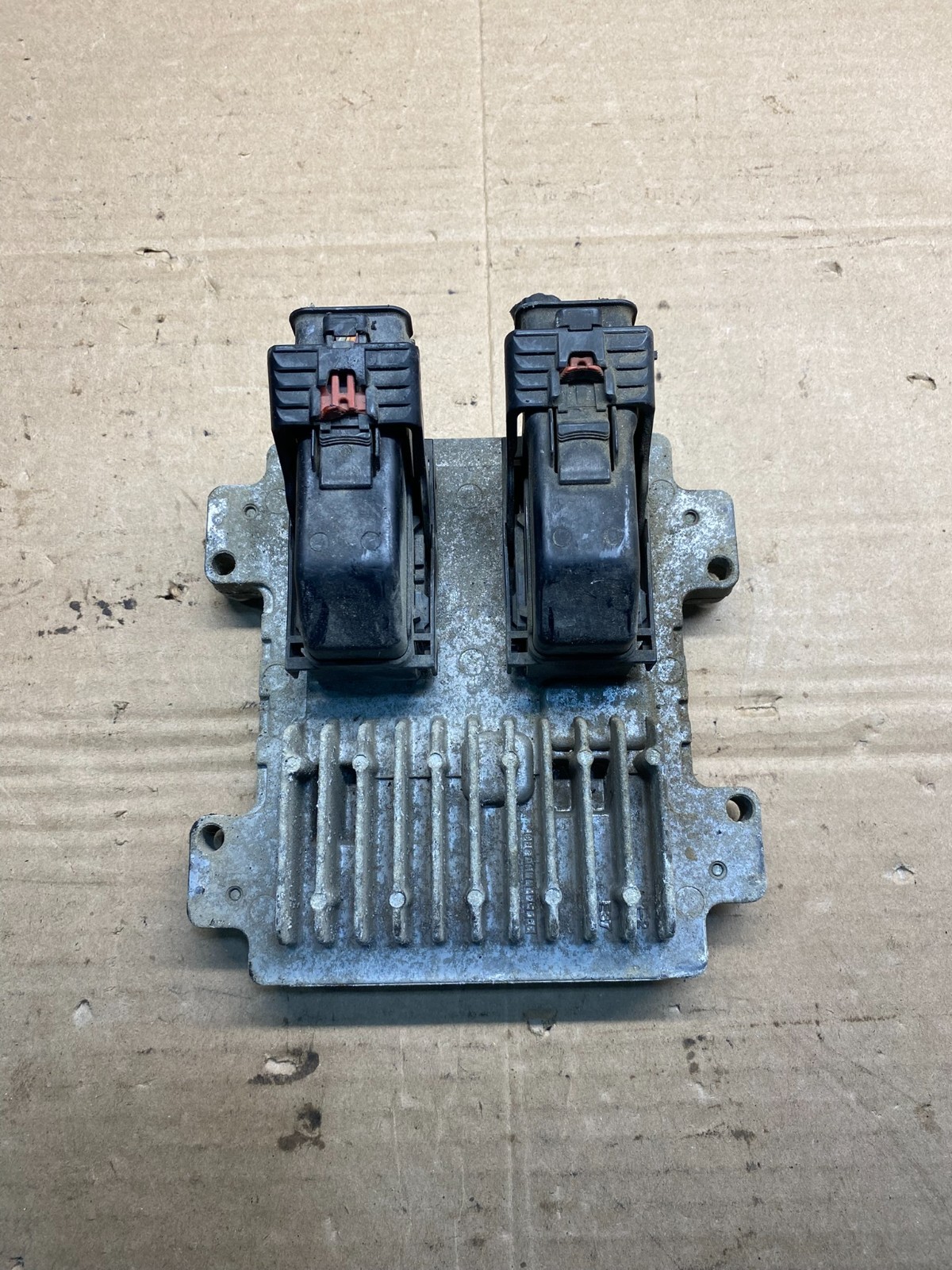 2010 to 2013 Chevrolet Silverado Yukon Engine Control Module ECM ECU ae9923 DG