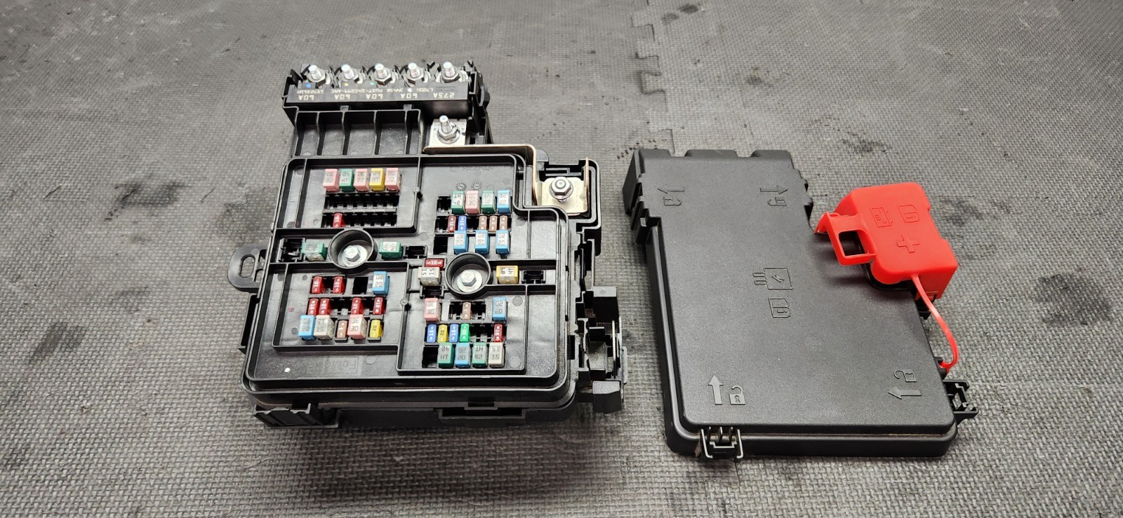 2024-2026 Ford Mustang GT Engine Bay Fuse Box Under Hood – OEM