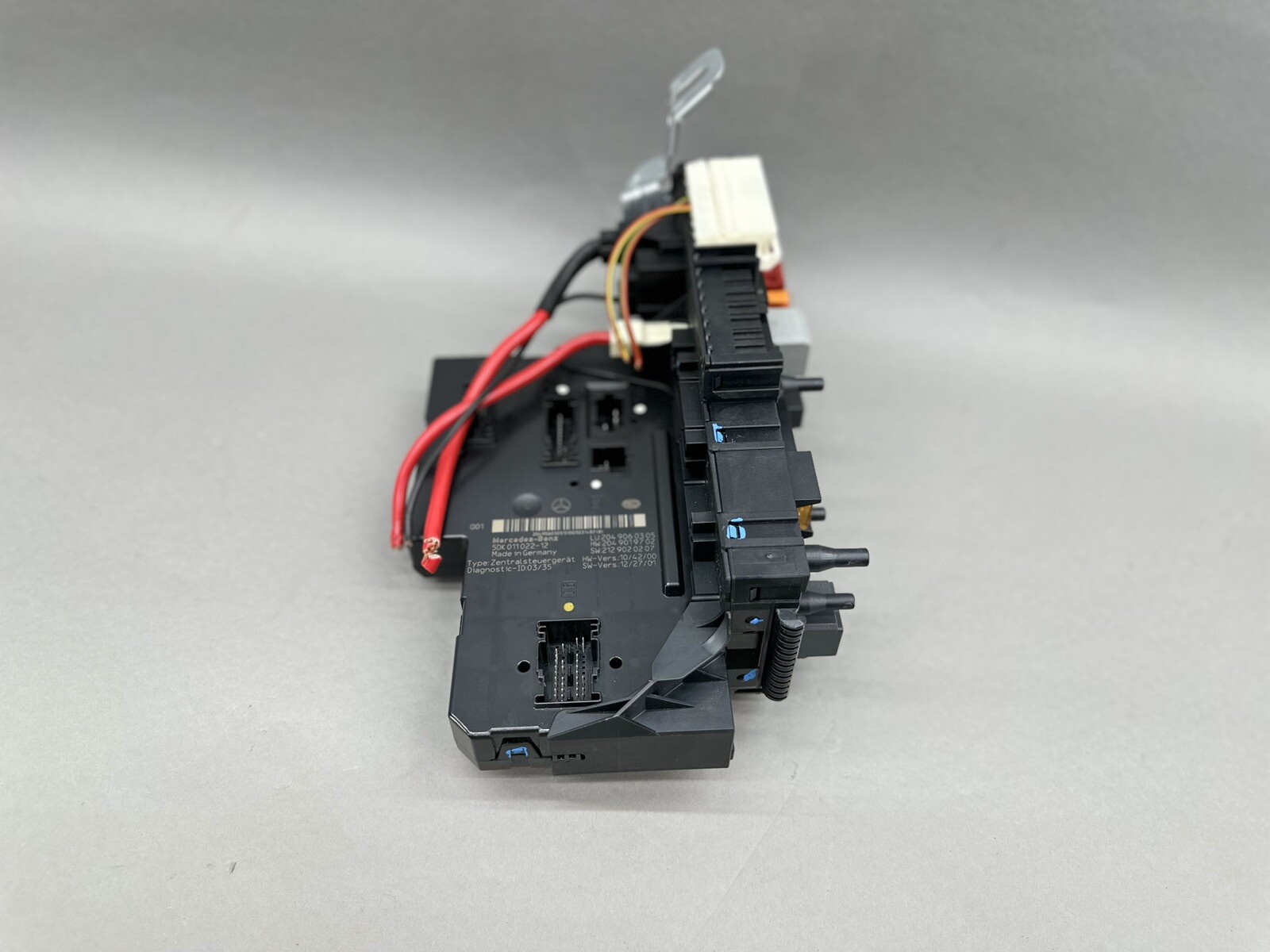 12-14 Mercedes W204 C250 C350 C63 Rear Fuse Relay Box Module 2049060105 OEM