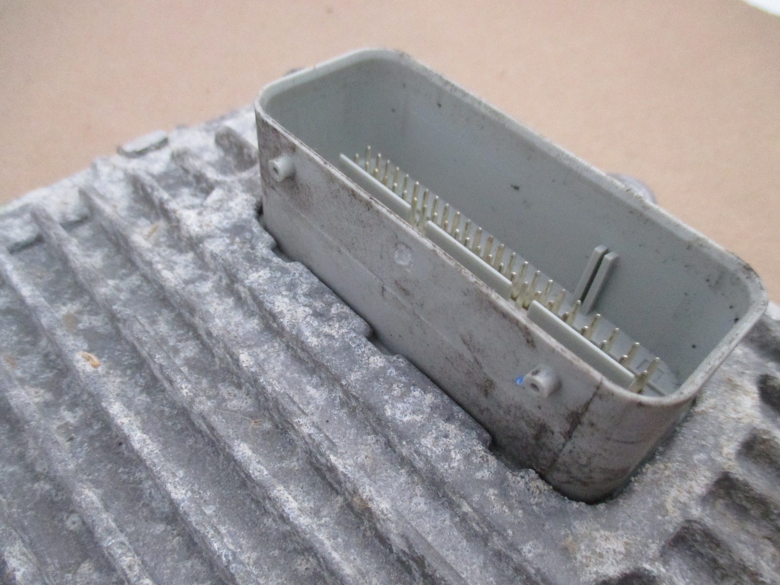 2012 CHRYSLER 200 AVENGER ECM ENGINE COMPUTER 68068448ad Small Chip in Plug
