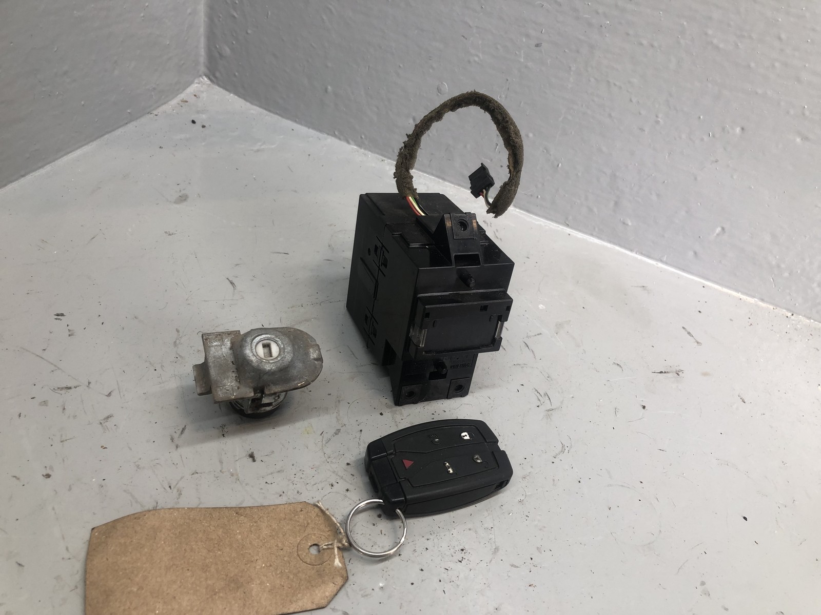 Freelander 2 Ignition Barrel with 1 Key Door Lock Land Rover 2006 to 2015 D08066